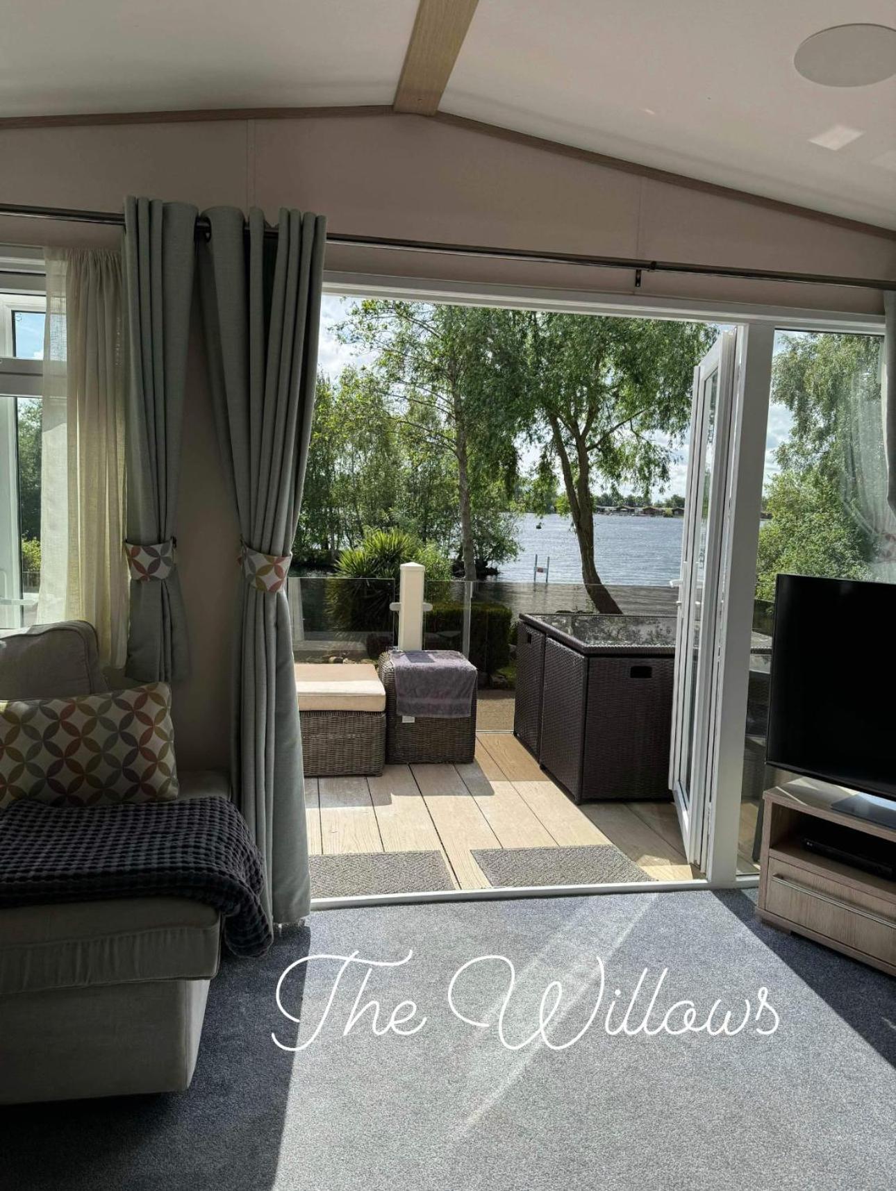 The Willows Jet Ski Lake View Tattershall Lakes Hotel Exterior photo